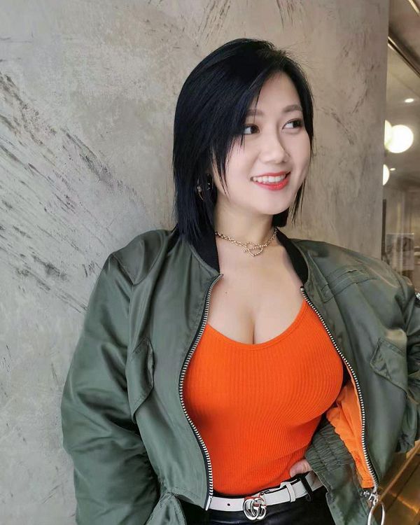 「只穿枕頭」引遐想!超兇網紅辣PO性感床照 網看傻:像沒穿