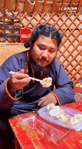 大草原點餐「運費高達25倍」!一趟要花8小時 網紅接電話超傻眼
