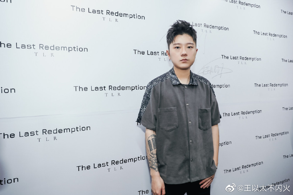 曾被觀眾「潑到全身濕」！王以太演出「再爆衝突」　本尊親曝真相