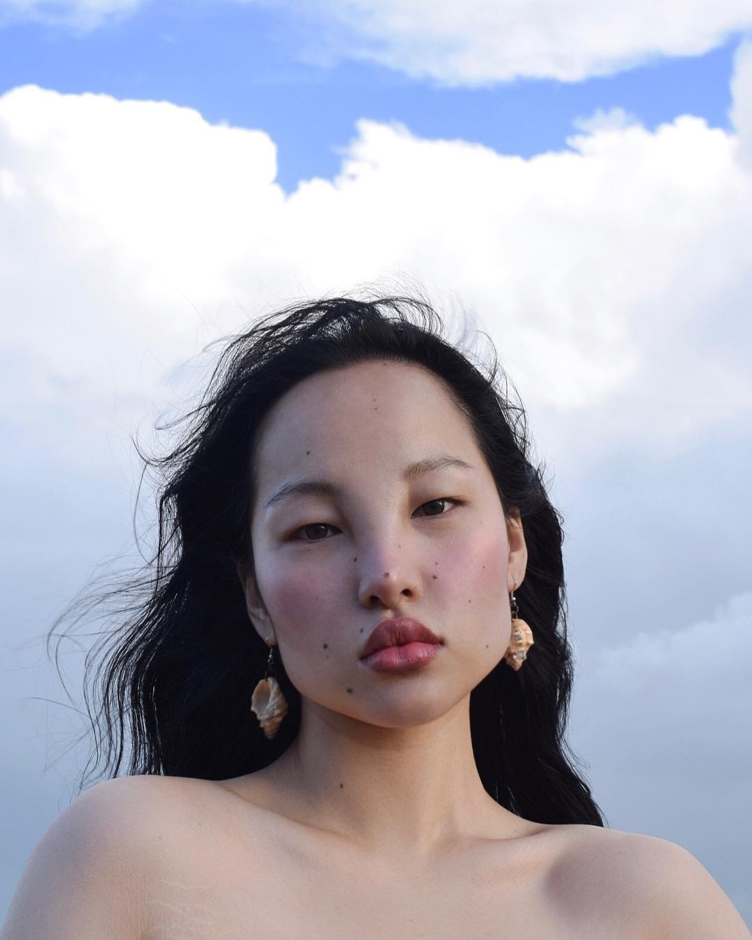 真人版阿凡達!藏族女孩「超寬鼻子」爆紅全球:我花20年討厭自己