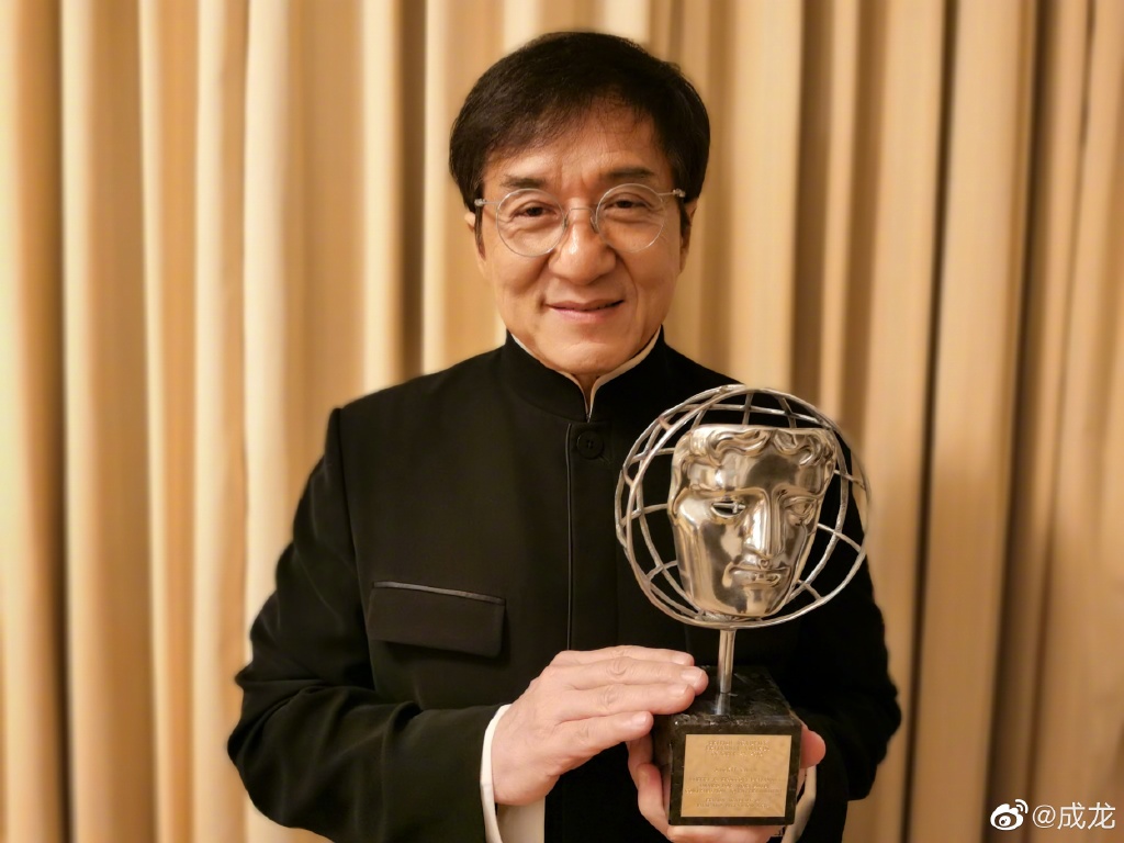 成龍拍戲「被水流沖走」!「消失45秒鐘」嚇哭導演:我差點就死了