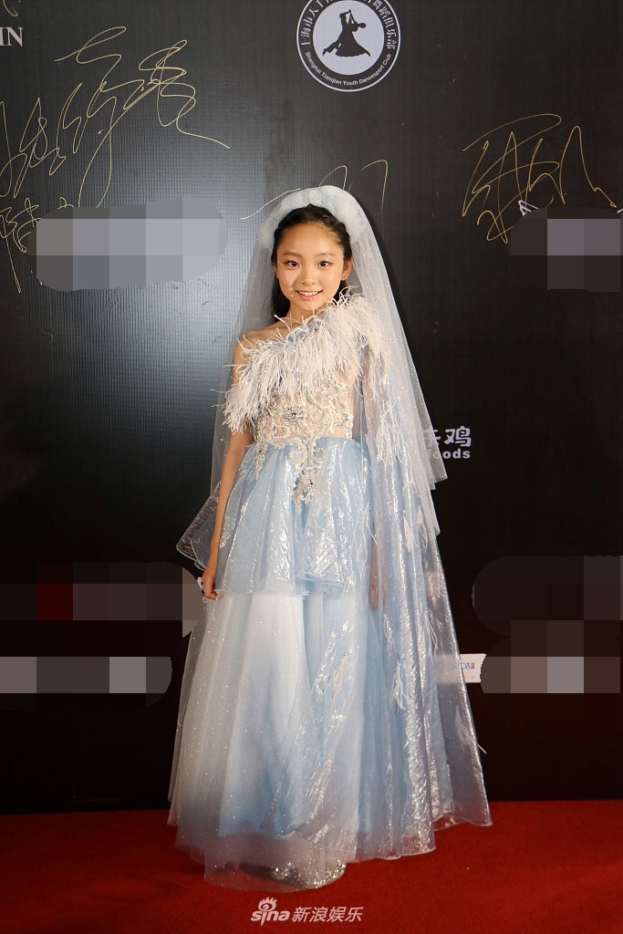 童星就出道!范冰冰11歲堂妹「2年後再登T台」 超齡打扮引熱議