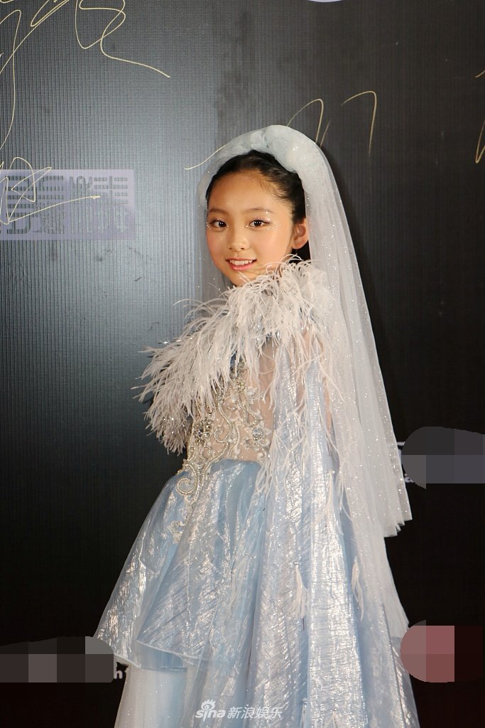 童星就出道!范冰冰11歲堂妹「2年後再登T台」 超齡打扮引熱議