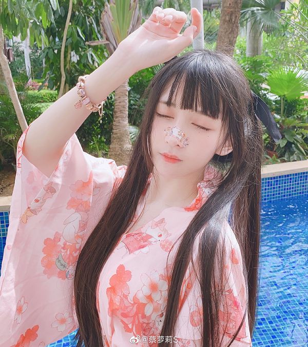 挨轟「不宜公開」慘被ban！網紅「吞吐棒狀物」狂吸上億點擊