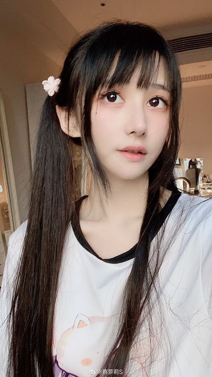 挨轟「不宜公開」慘被ban！網紅「吞吐棒狀物」狂吸上億點擊