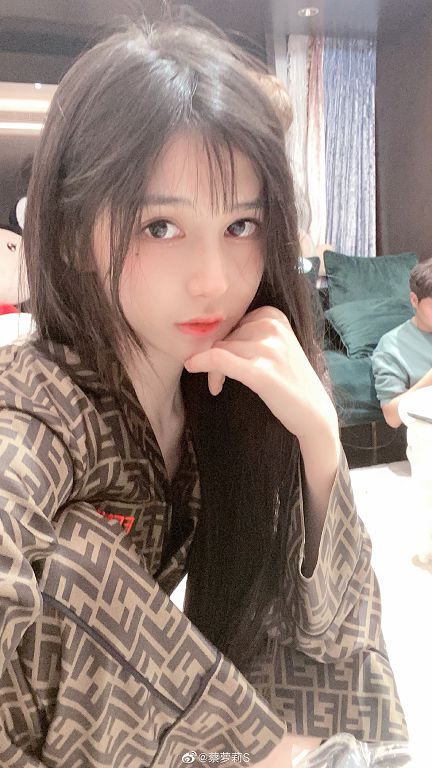 直播中「濾鏡消失」！網紅女神真面目曝光　網看傻：哥布林之母