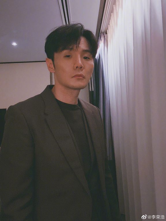 李榮浩被當教材「為生物學做貢獻」！網笑歪：教科書式帥氣