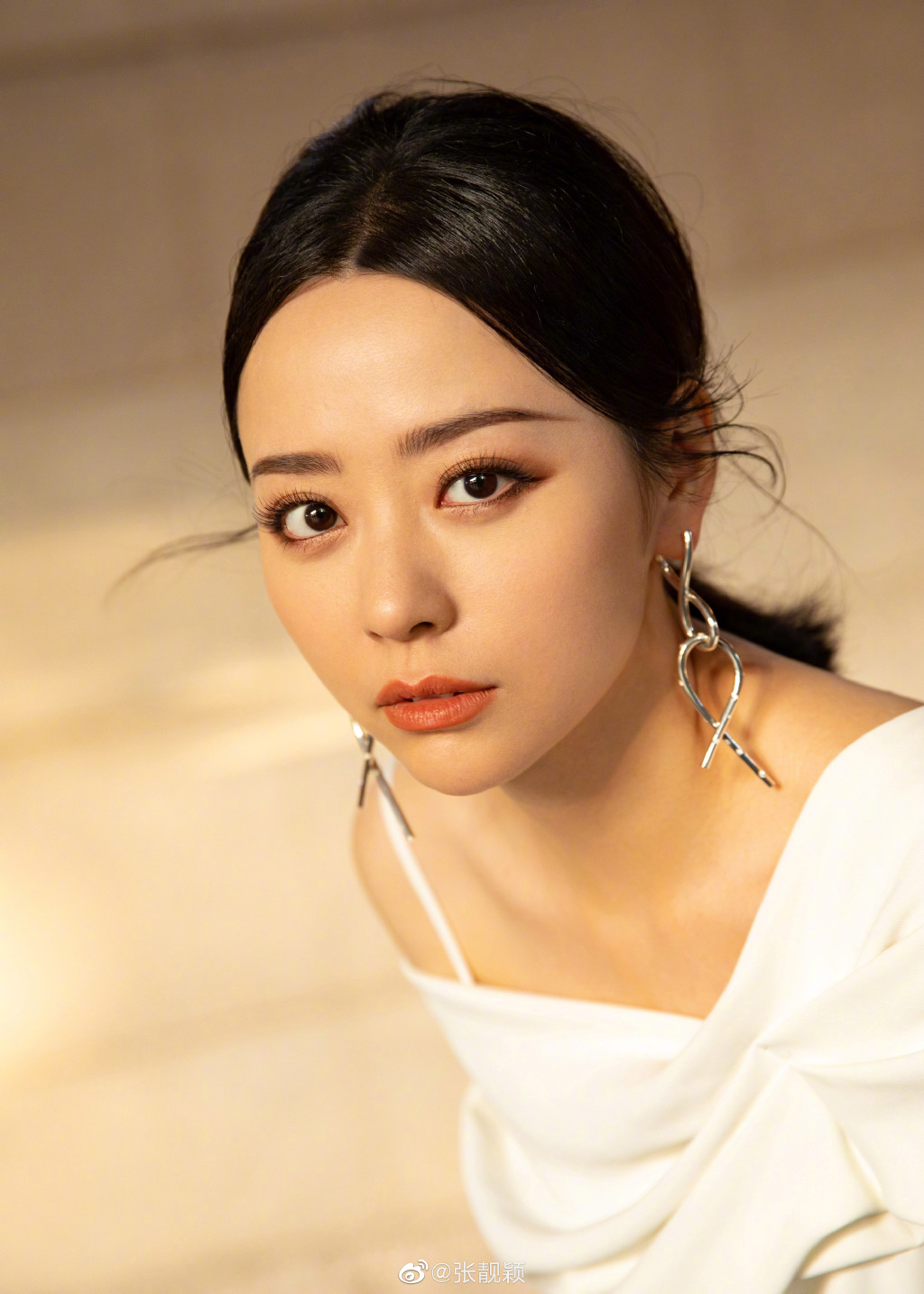 交往一年「才知男友有老婆」!張靚穎被當面diss「小三」:給我滾出去!