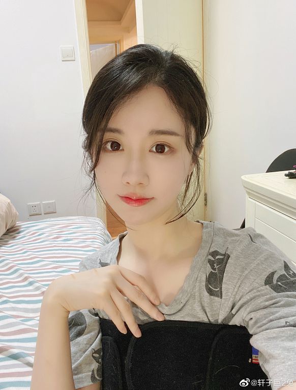 一月前停播!軒子巨2兔復出曬美照 網抓亮點:懷孕了?