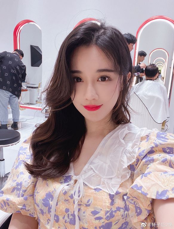 一月前停播!軒子巨2兔復出曬美照 網抓亮點:懷孕了?