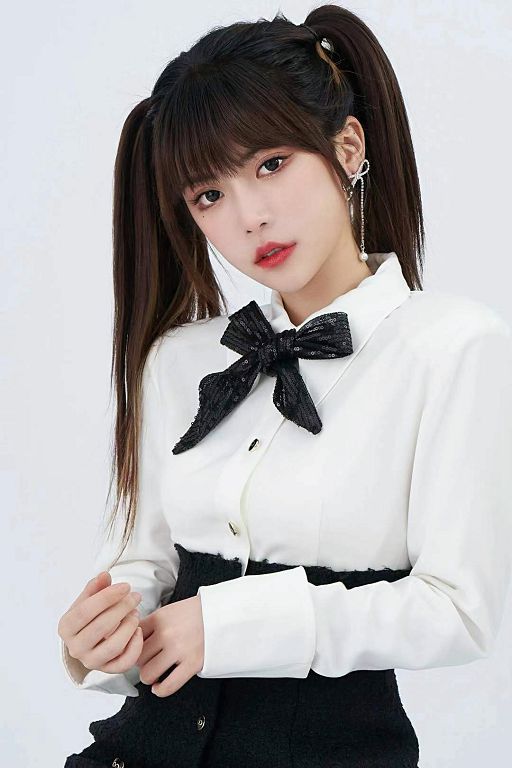修圖修很大?實況兇妹「曝cosplay新作」 網:假得像蠟像