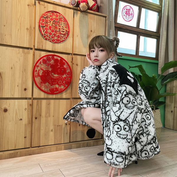 修圖修很大?實況兇妹「曝cosplay新作」 網:假得像蠟像
