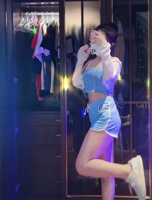 身材大走鐘!實況正妹「象腿現形」 網酸:可以耕田了