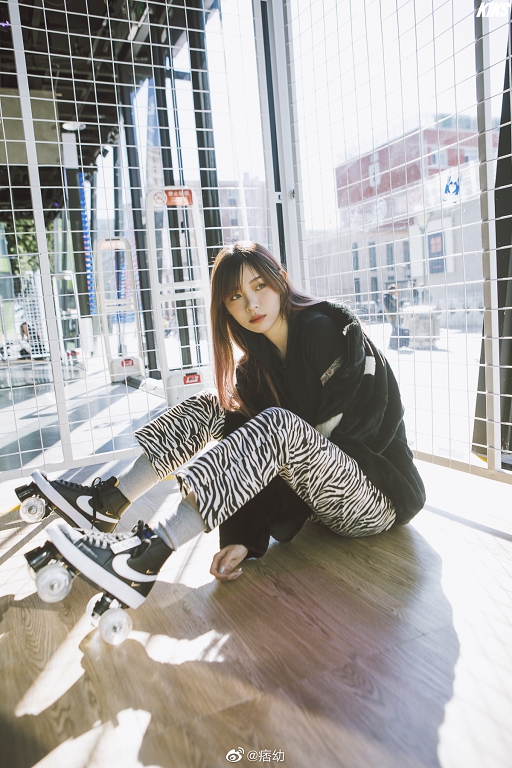 女大十八變！重機女神「青澀舊照」曝光　網：臉怎麼那麼胖！