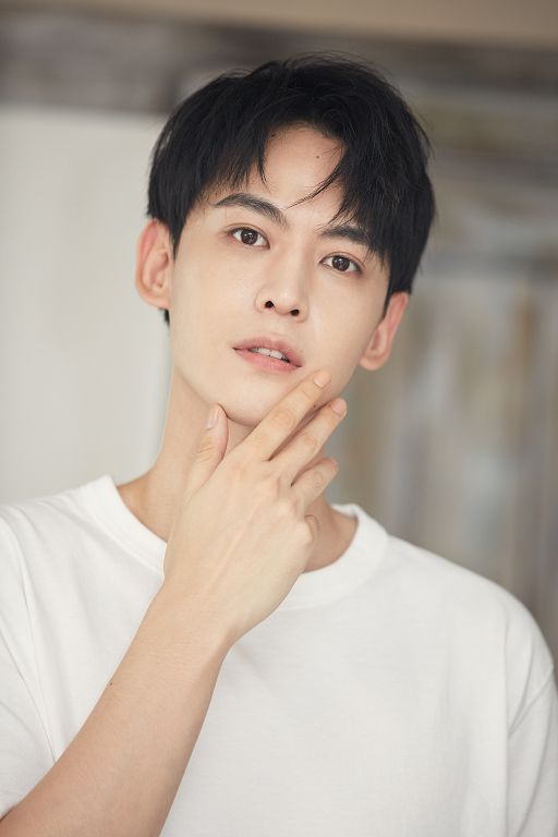 《小確幸》唐曉天爆「秘戀經紀人」！酒後親密互動全被拍　網崩潰：怎麼不是邢菲