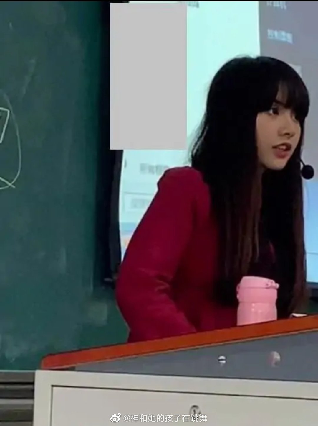 正妹老師「99%撞臉Lisa」!學生擠爆教室 學妹曝:從小就美