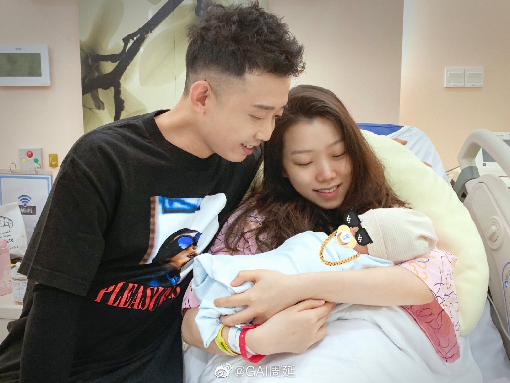 粉色裙子買好了！GAI「女兒變兒子」反應超崩潰：怎麼有丁丁？