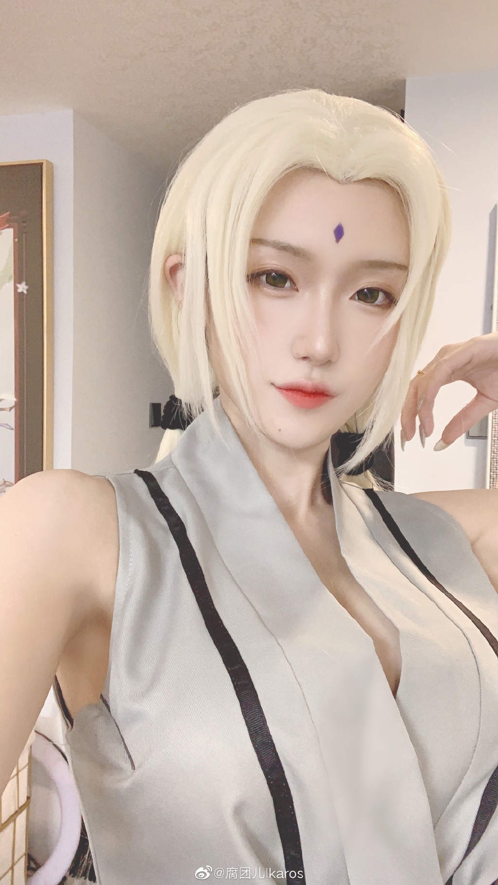 真人版「綱手」!實況兇妹「COS神還原」 網嗨翻:又大又白