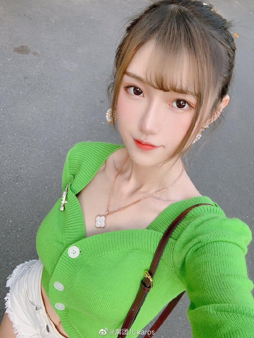 長腿超逆天！實況兇妹辣扮「成人版雛田」　網暴動：神還原！