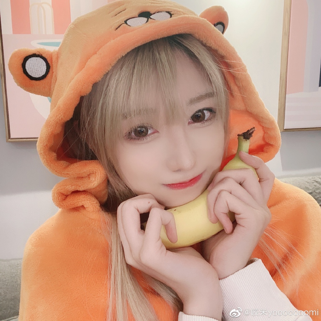 把酒倒身上!網紅「首度嘗試古風COSPLAY」 「性感濕身」網暴動!