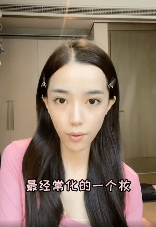 P圖用力過猛!「抖音女神」合照流出 網崩潰:根本就像紙紮人