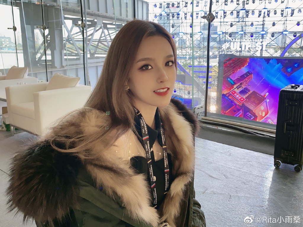 真實身材曝光?實況兇妹「炸出一坨肉」 網:忘記修圖?