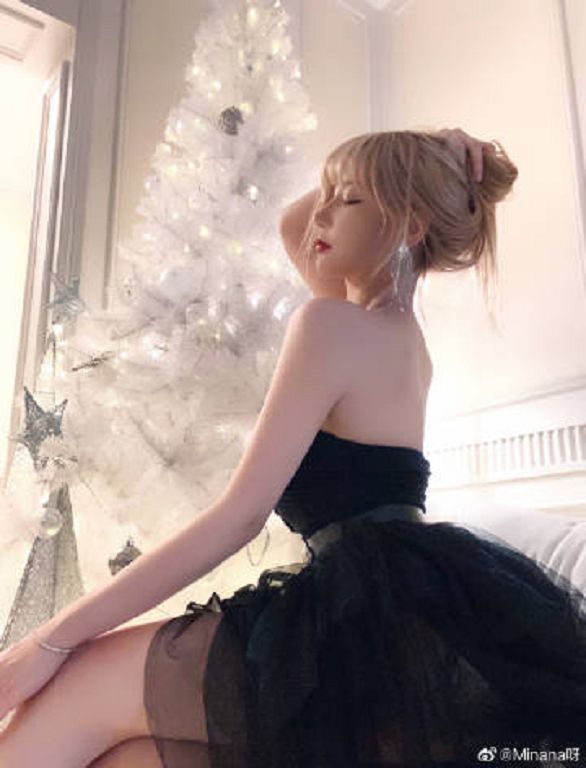 動作太激烈「差點被ban」！實況兇妹「撐爆上衣」網全看傻