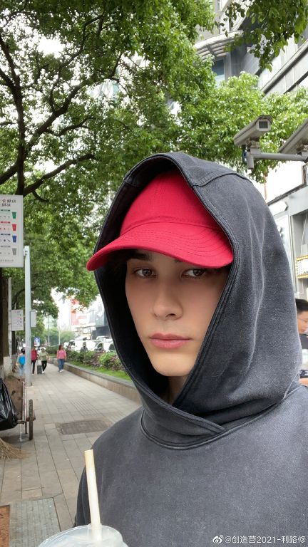 利路修被抓包秒刪!手滑「轉發美女影片」 網笑瘋:好丟臉