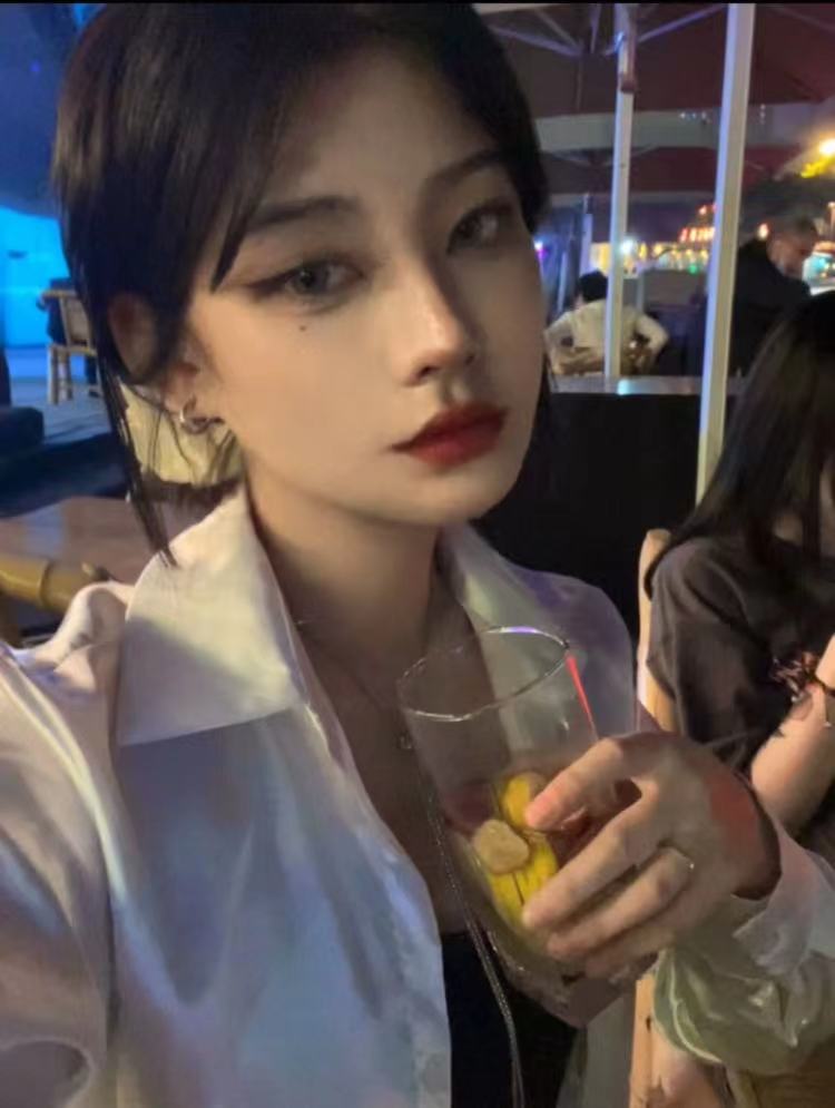 曾被掀肥腫真面目!網紅又被抓包「杯子扭曲」 網:自暴自棄?
