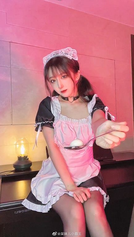 身材大走鐘!實況正妹「象腿現形」 網酸:可以耕田了