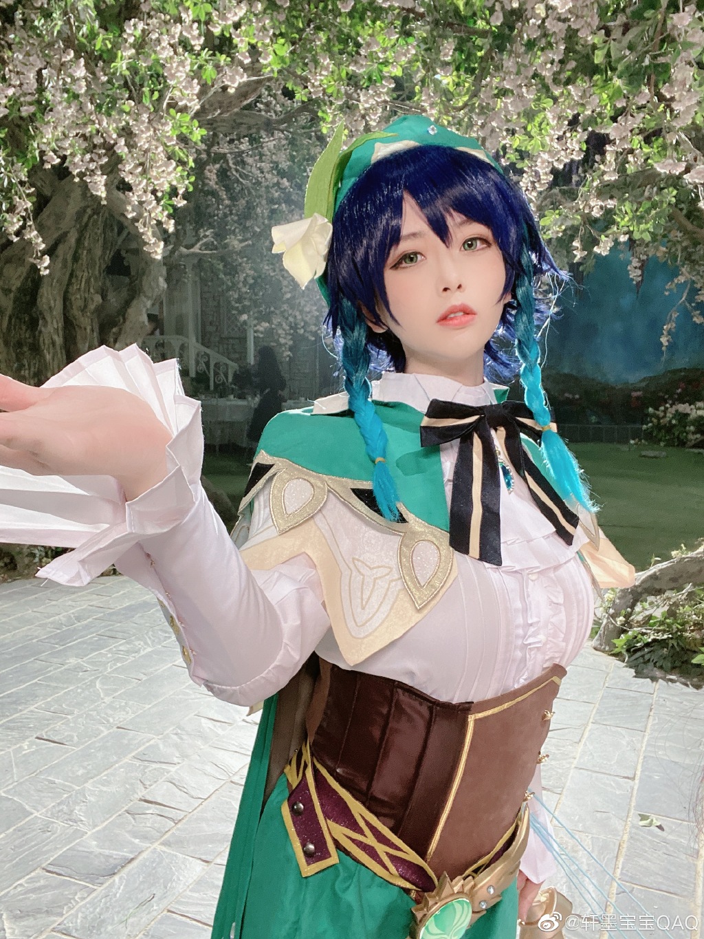 太大藏不住!超兇偽娘「扮《原神》溫迪」 網:太頂了