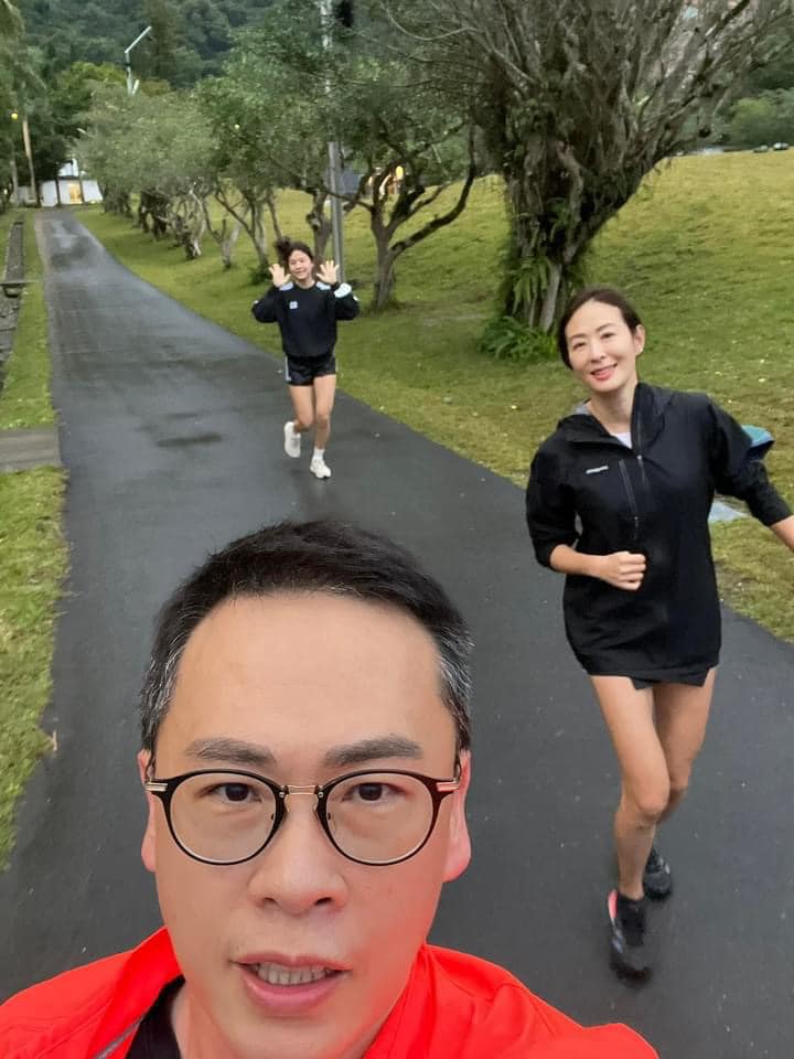 賈永婕女兒「PK江宏傑」!驚人桌球實力曝光 網嗨:國手級水準