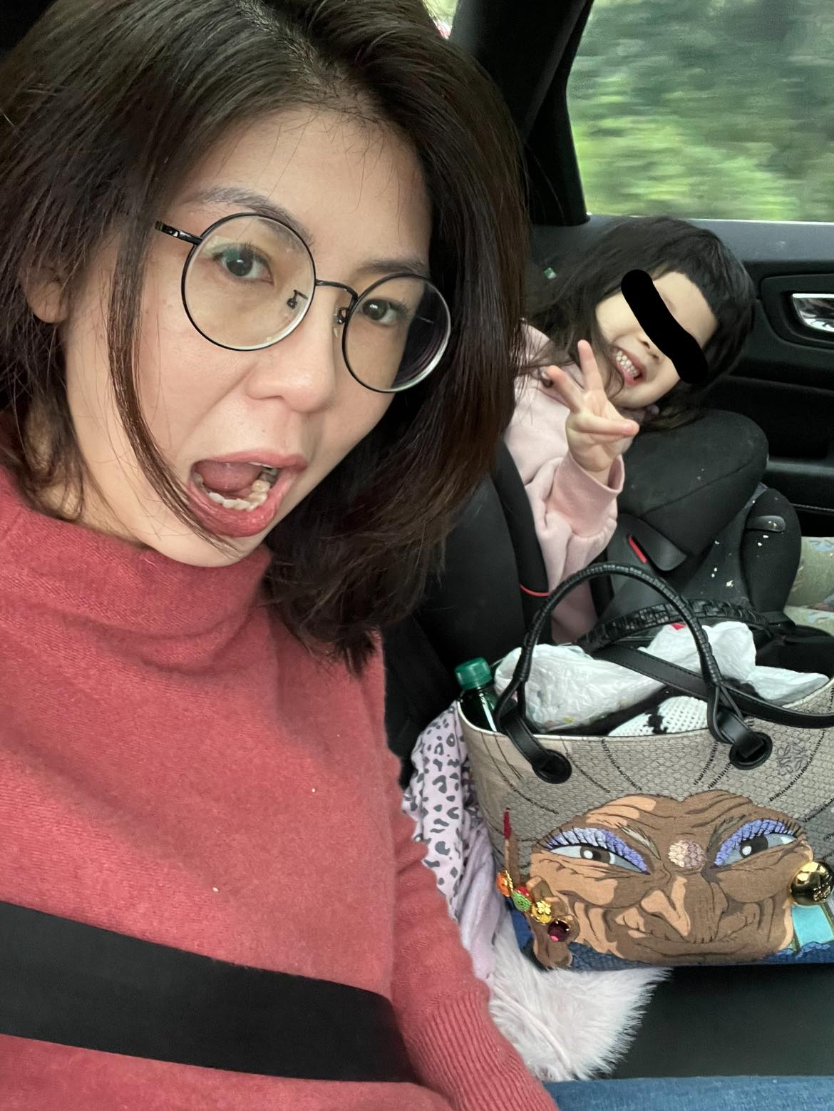 聯名包金額曝光!美女律師砸錢買下卻反遭「三代撻伐」:魔法阿嬤包?