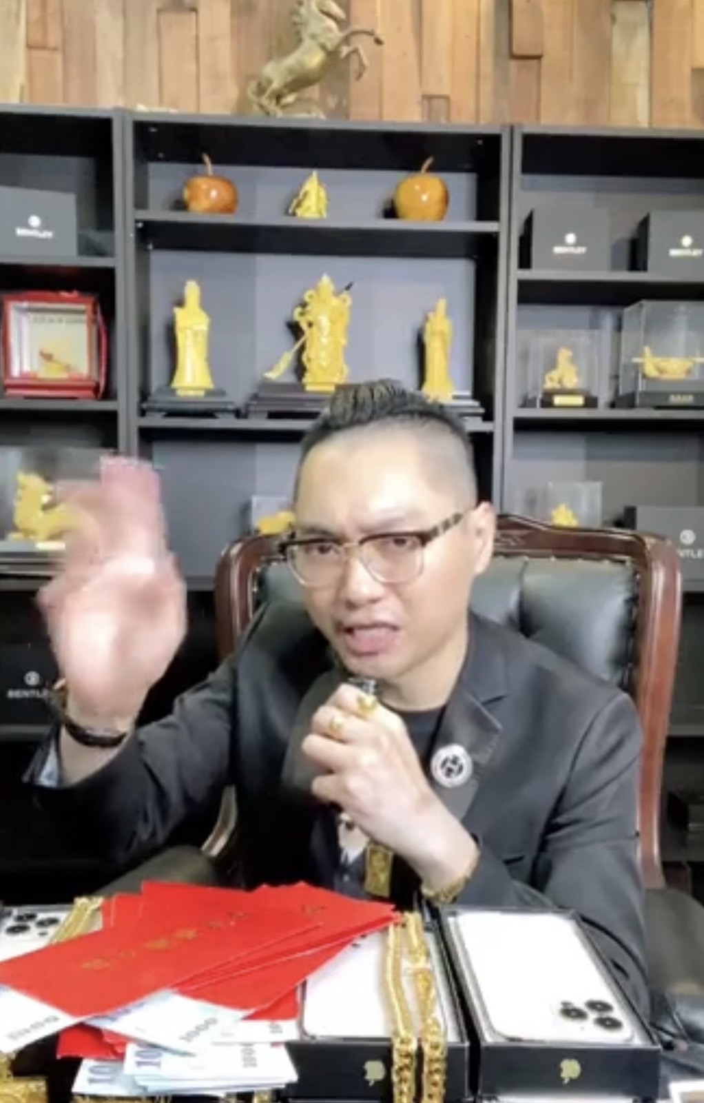 被飆罵完「長瀨昆妮直播未現身」!連千毅獨撐場面5小時 網掀熱議