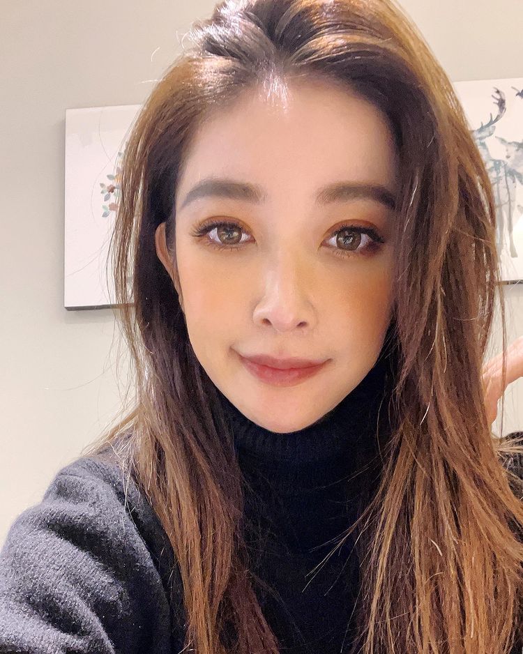 青澀模樣曝光! 王家梁曬17歲「高中球衣照」 曹佑寧驚呼:好嫩