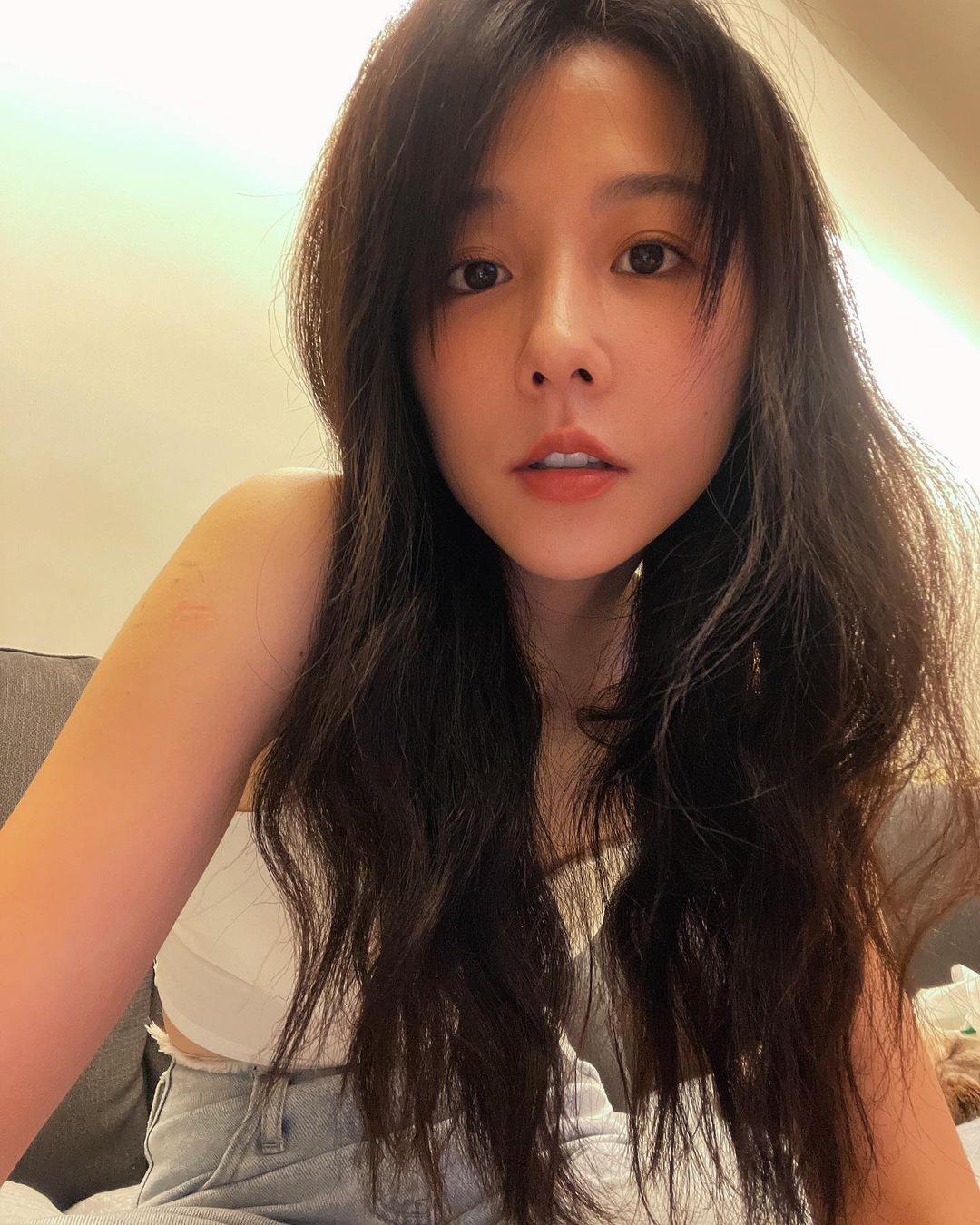 開工喜曬美照!邵雨薇肚子驚見「圓弧凸起形狀」 網嗨翻:有了?