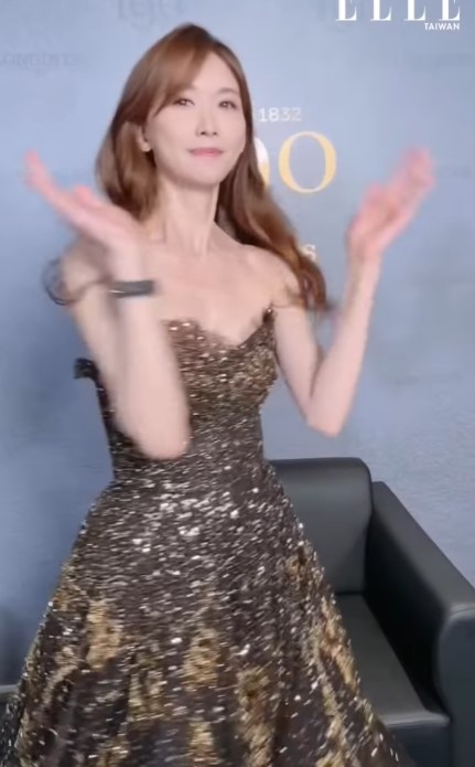 林志玲隔空放閃！「學AKIRA跳舞」20秒動感片段曝光　網看傻：是誰說她垮了