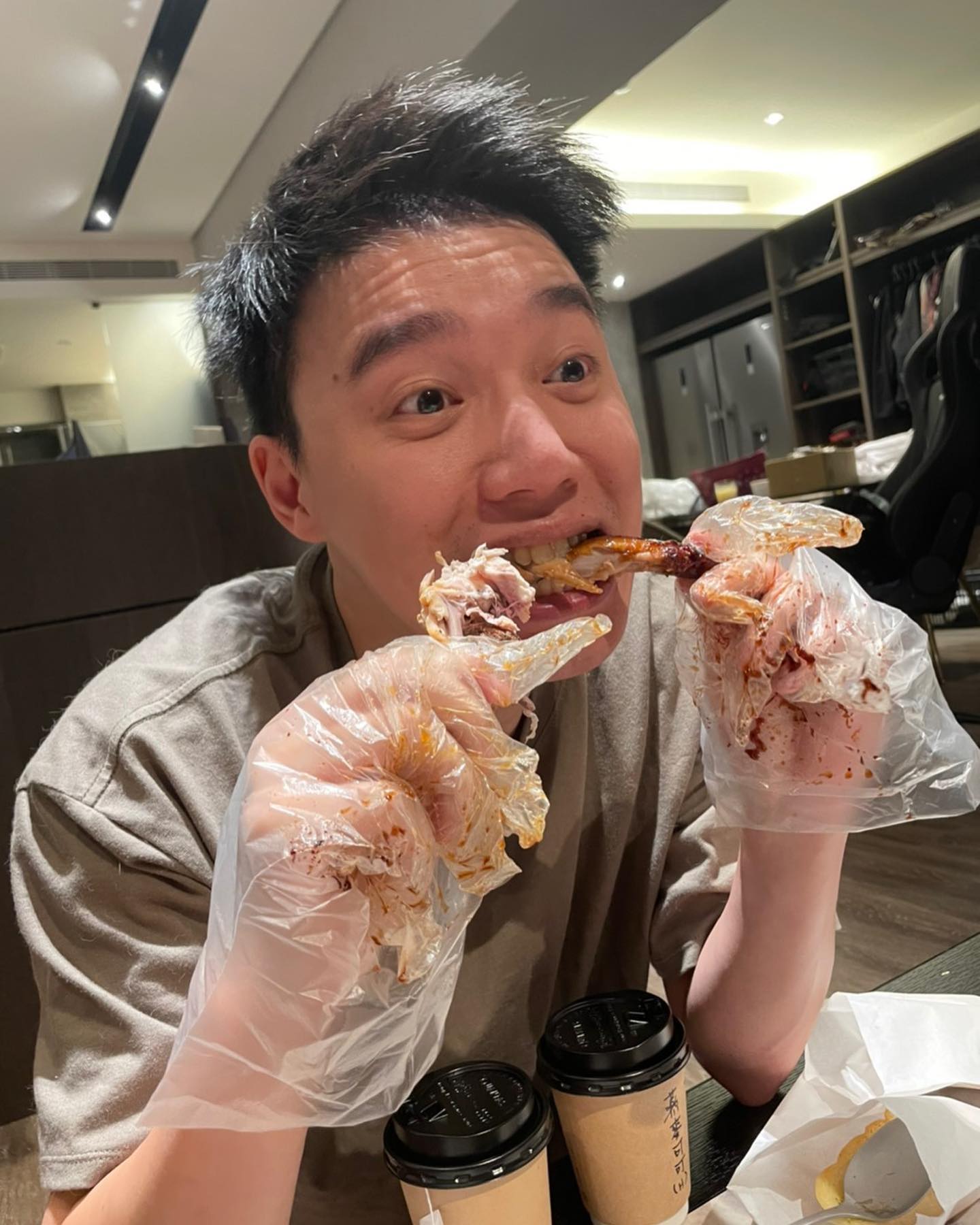 Toyz涉毒全招供!「150萬交保」轉送勒戒所 網嗨:開箱新菜單了