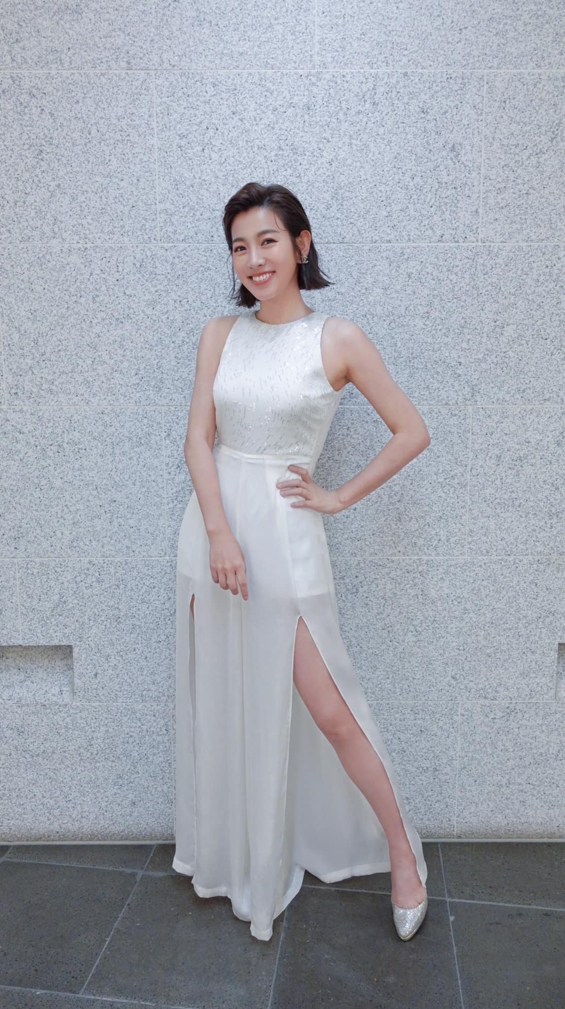 「進階版168」速甩5kg!米可白高衩秀腿曬美背 網:瘦成閃電