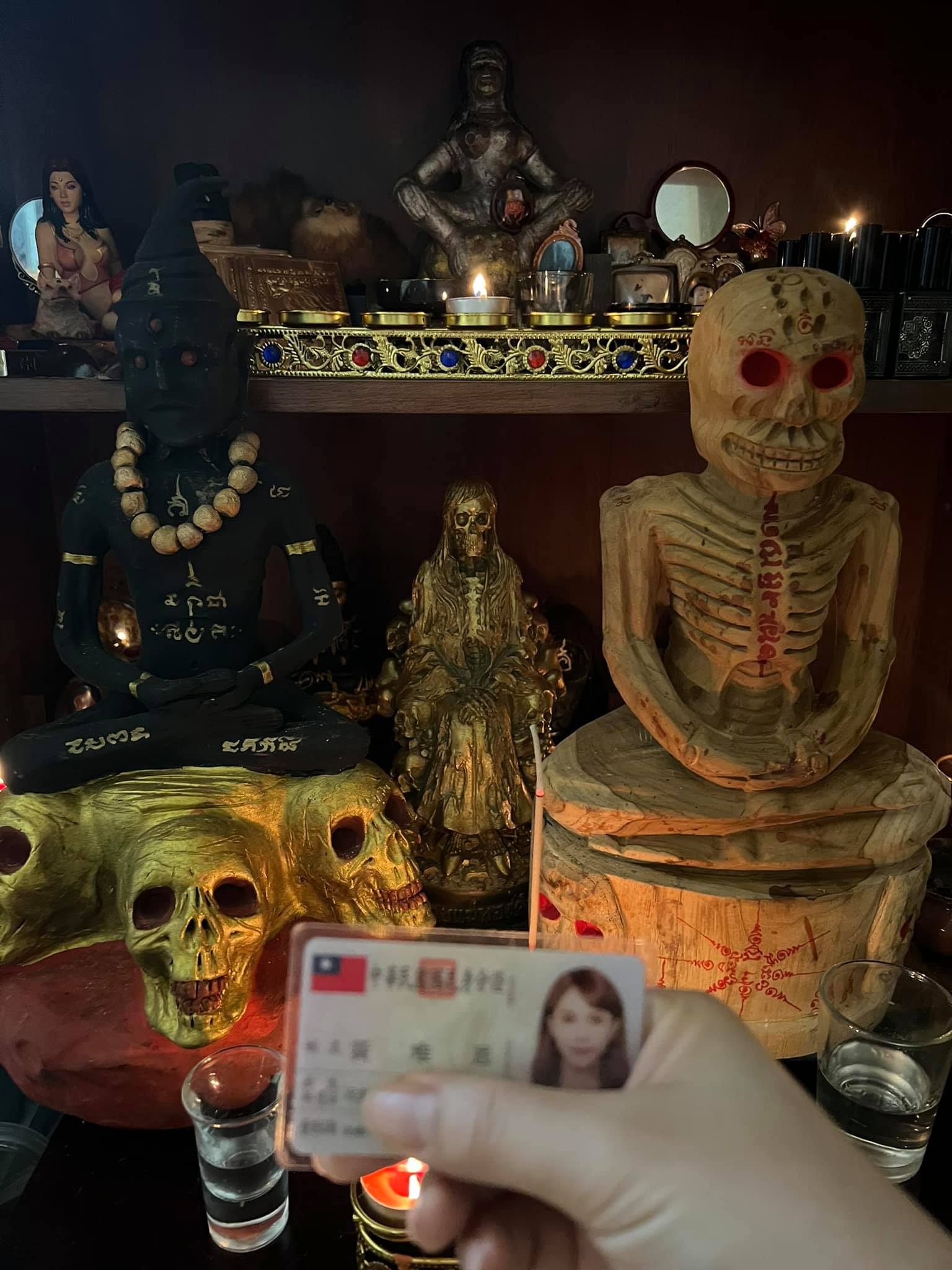 小A辣身分被盜用!怒請「祂們」協助 網驚:看到頭皮發麻