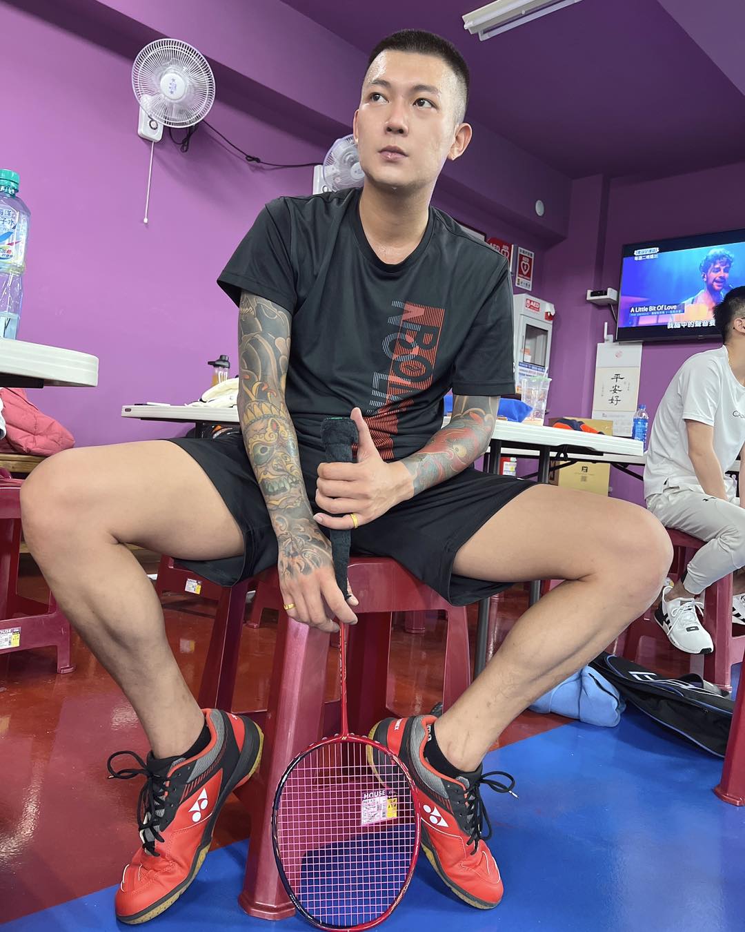 鳳梨突曝曾被80!自揭遭指指點點「低潮期」真相曝 網:哩系咧靠哦?