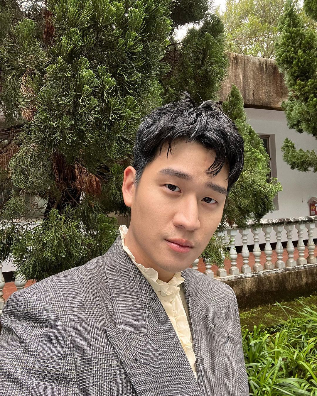 周興哲、趙岱新復合一年甜蜜約會!餐廳被認出「親民幫合照」 她曾脫口:可能閃婚