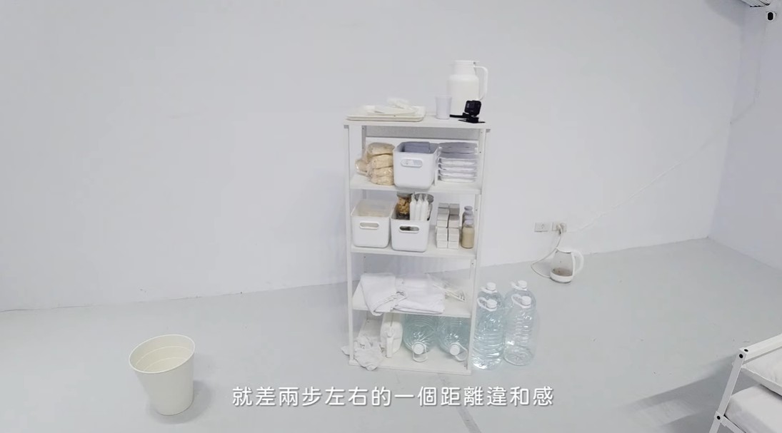關全白房間72小時!放火自言自語「跟他對話」崩潰狀態全拍下