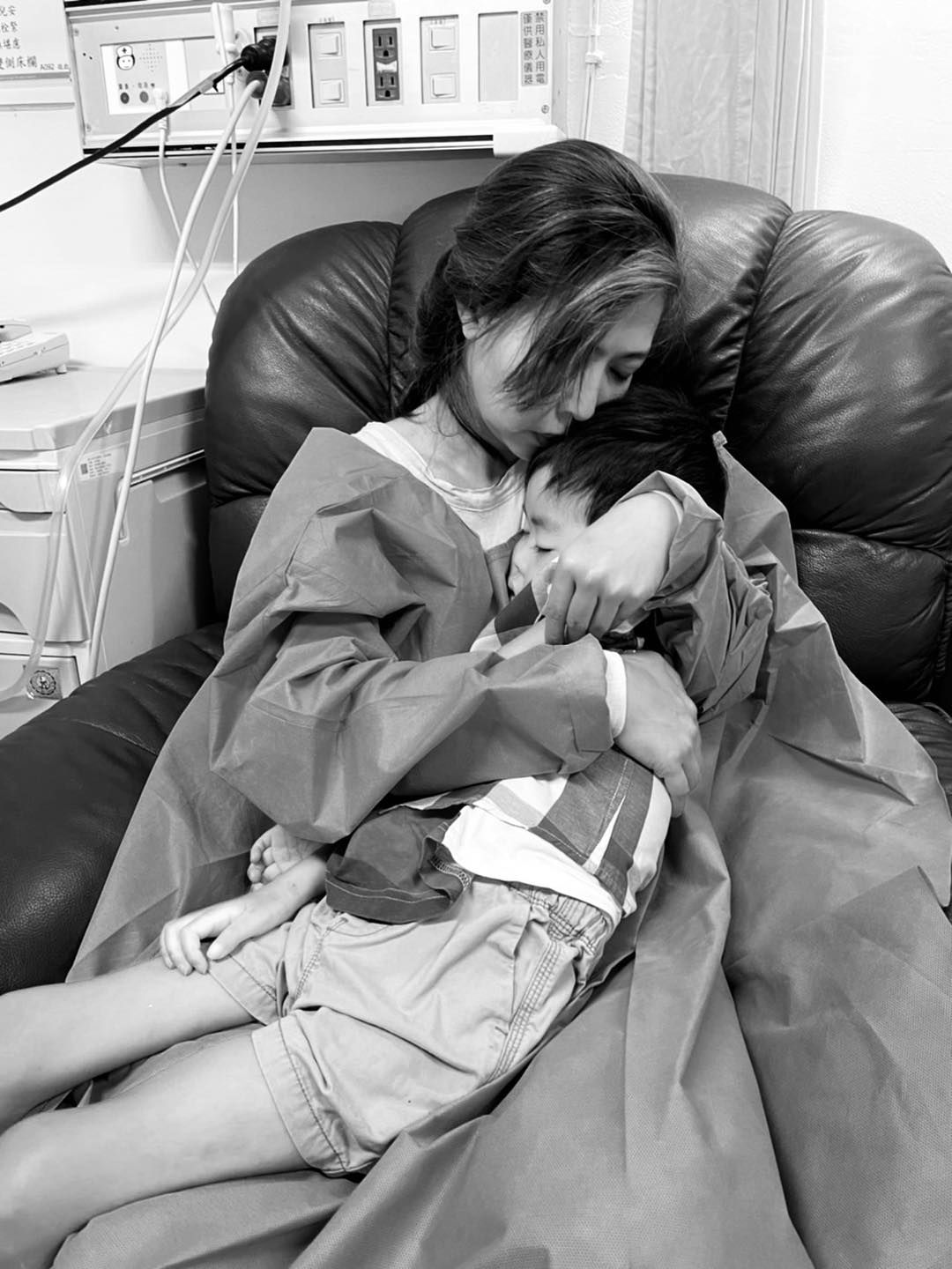 「便當夫人」4歲兒走路歪斜就診發現得腦癌!無藥可醫躺懷裡逝世:真的沒輒了