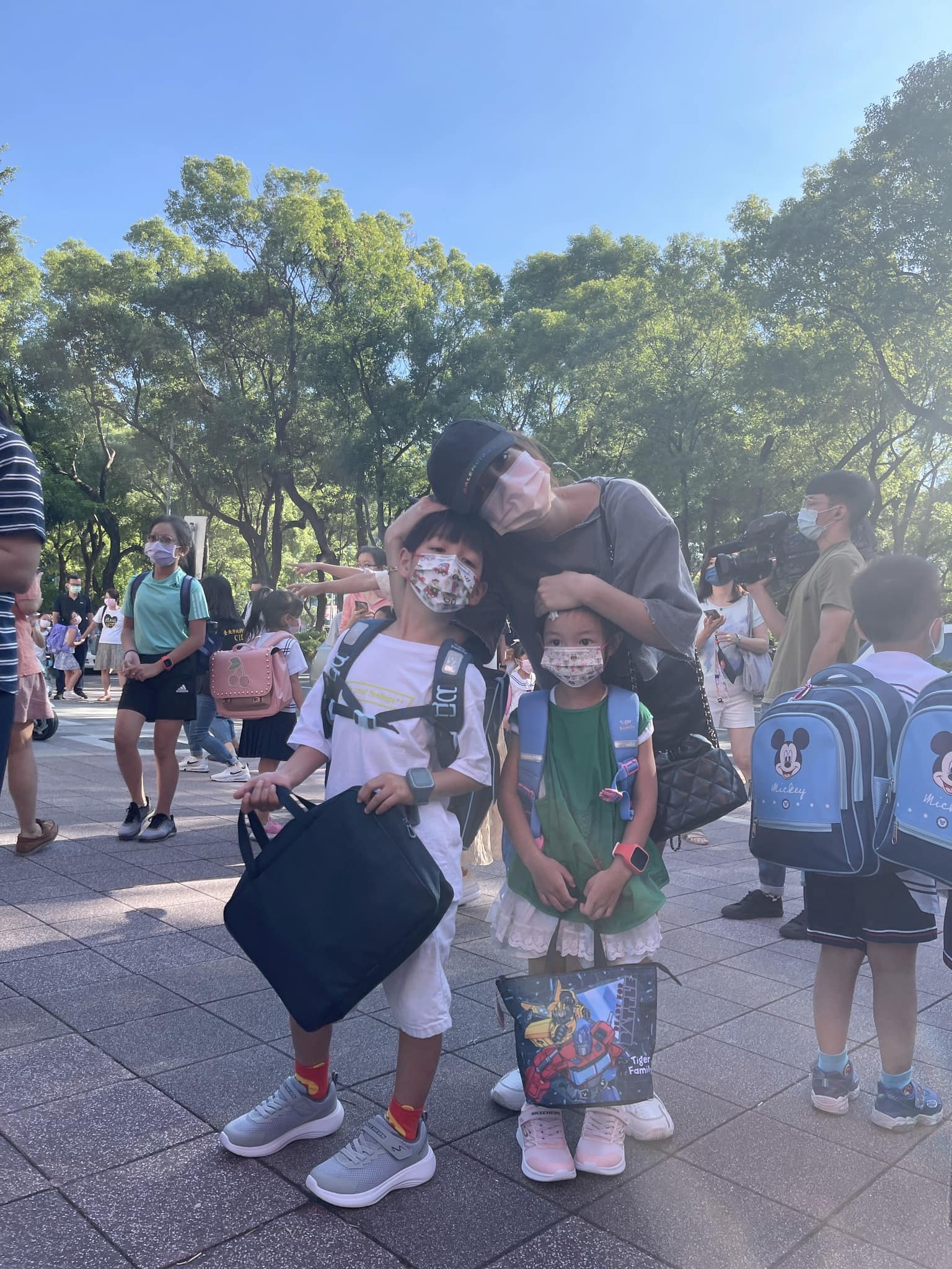 開學忙翻天!阿翔老婆接3娃「1天跑6趟」嘆:這場硬仗超難打