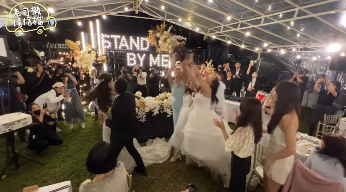 穩交1年要結婚了?祖雄「憑空變出戒指」套牢佳娜 她害羞點頭:我說Yes