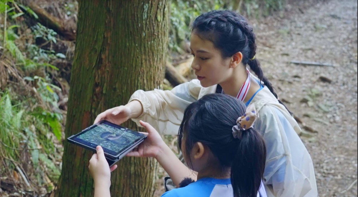 《回到小學那一天》宋芸樺「第一堂課就腿軟」！想起小學回憶：很難得的體驗
