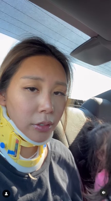 女星美國旅遊爆發嚴重公路車禍!特斯拉「安全氣囊爆開、車頭撞爛」驚悚畫面曝光