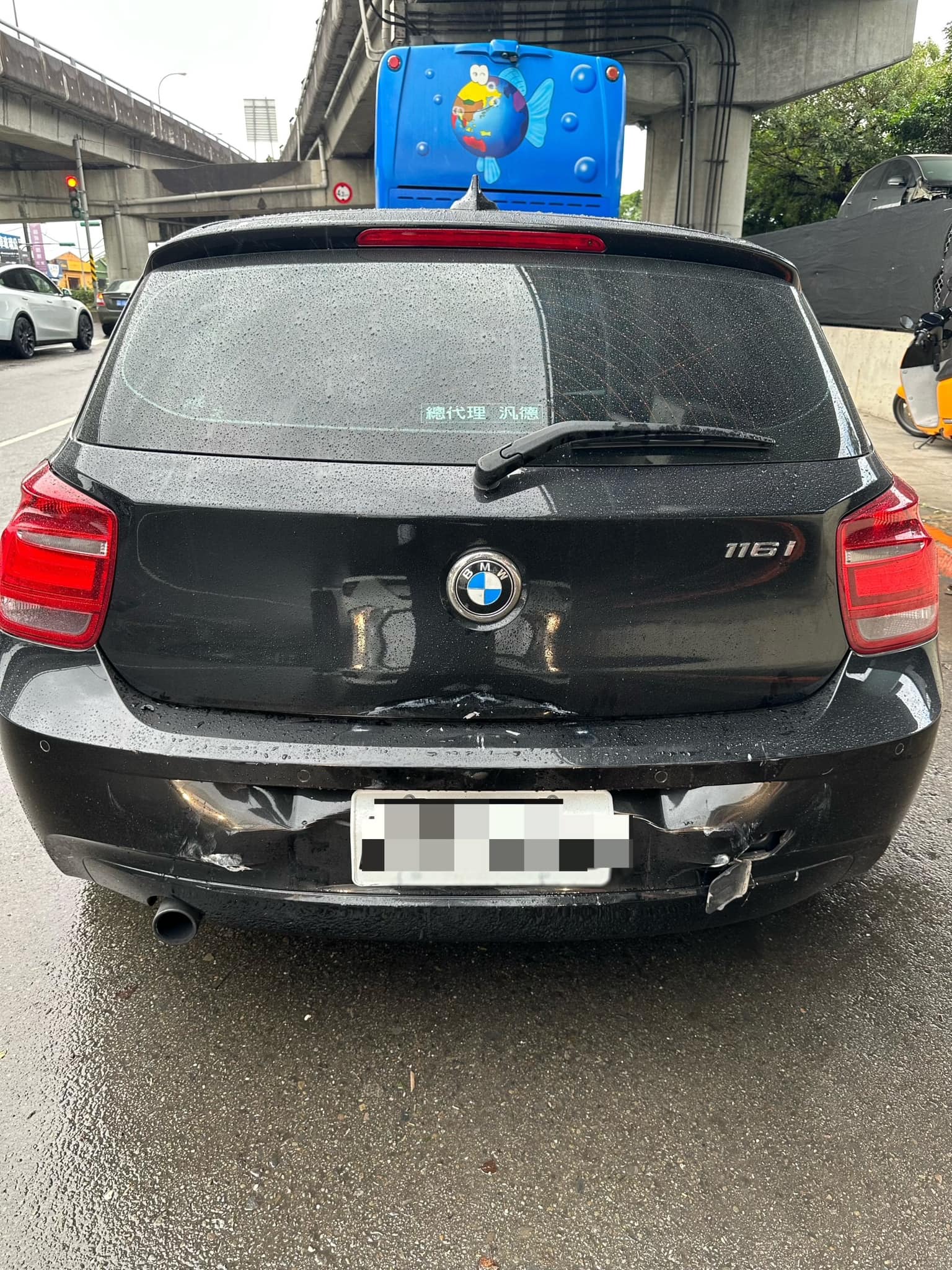 國光女神驚傳車禍!安苡愛「等紅燈被撞」驚悚畫面曝光 車主1理由讓她暴怒