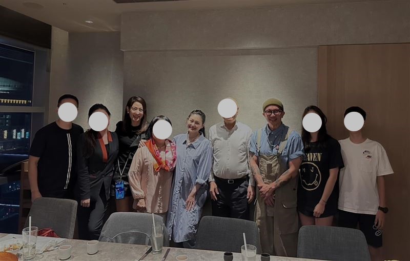 大S、具俊曄穿情侶裝現身!「私下寬鬆穿搭+幸福肥」畫面曝光 網猜:懷孕了?
